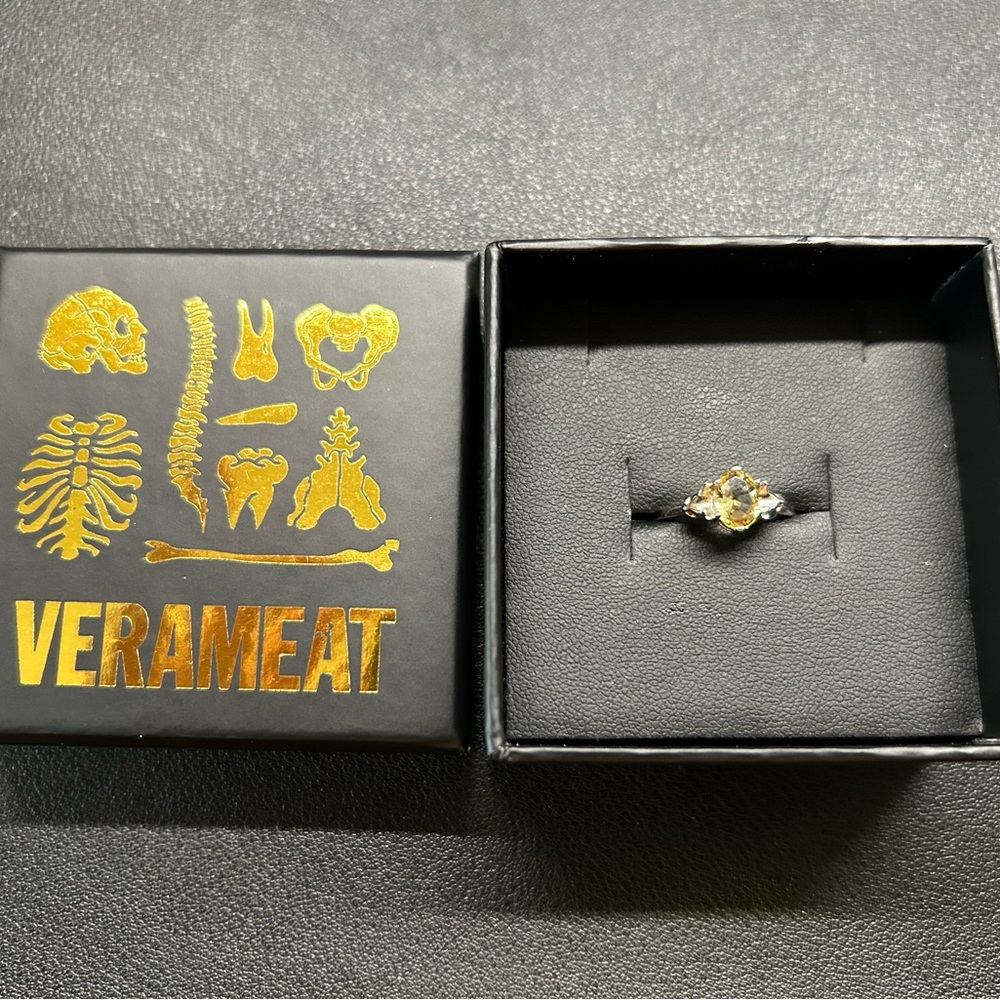 Verameat | Cheshire Love alexandrite ring | size 6